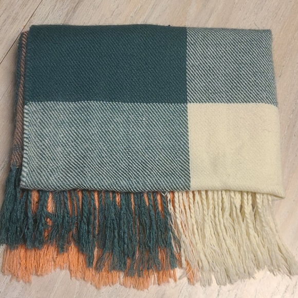 Poncho - Picture 8 of 8